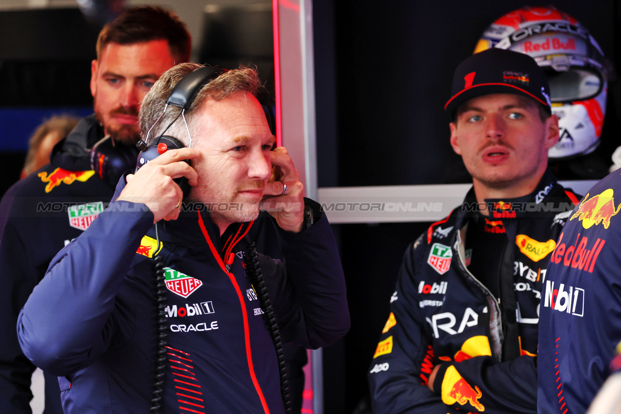 GP CANADA, Christian Horner (GBR) Red Bull Racing Team Principal e Max Verstappen (NLD) Red Bull Racing.

17.06.2023. Formula 1 World Championship, Rd 9, Canadian Grand Prix, Montreal, Canada, Qualifiche Day.

- www.xpbimages.com, EMail: requests@xpbimages.com © Copyright: Batchelor / XPB Images