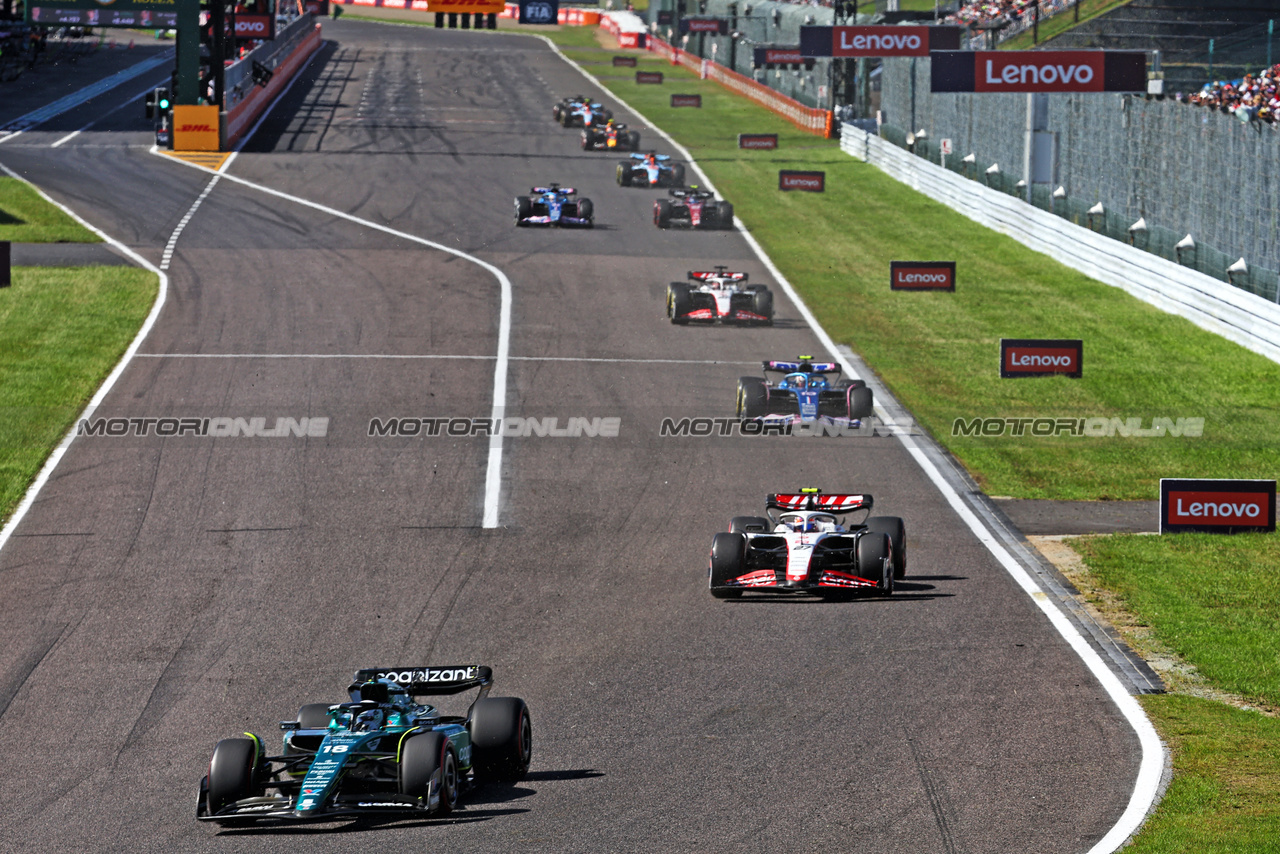 GP GIAPPONE, Lance Stroll (CDN) Aston Martin F1 Team AMR23.

24.09.2023. Formula 1 World Championship, Rd 17, Japanese Grand Prix, Suzuka, Japan, Gara Day.

- www.xpbimages.com, EMail: requests@xpbimages.com © Copyright: Batchelor / XPB Images