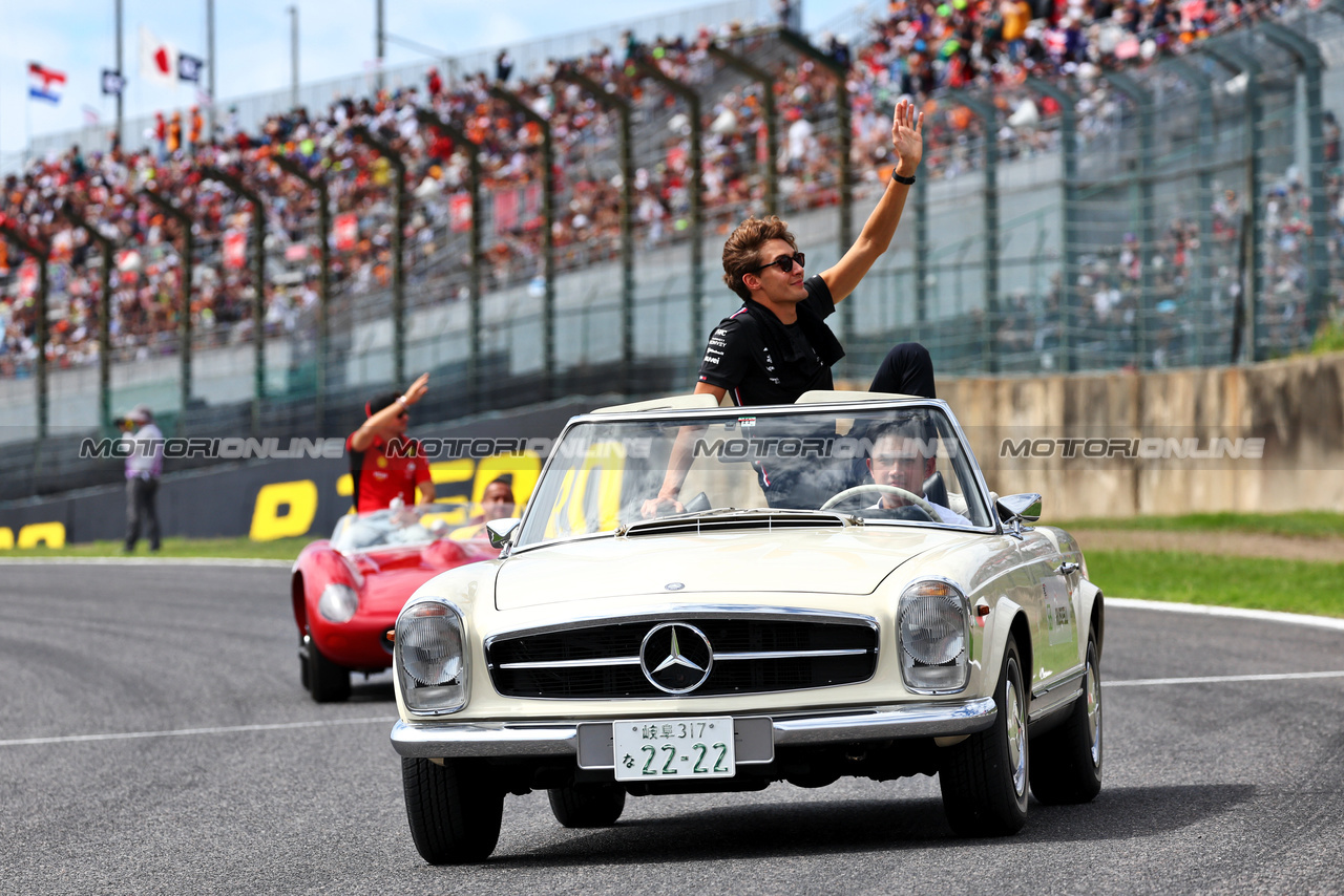 GP GIAPPONE, George Russell (GBR) Mercedes AMG F1 on the drivers' parade.

24.09.2023. Formula 1 World Championship, Rd 17, Japanese Grand Prix, Suzuka, Japan, Gara Day.

 - www.xpbimages.com, EMail: requests@xpbimages.com © Copyright: Coates / XPB Images