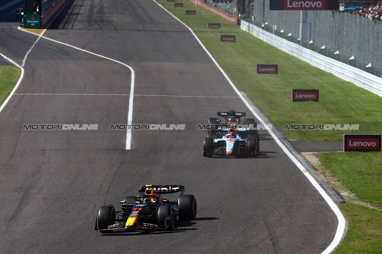 GP GIAPPONE, Sergio Perez (MEX) Red Bull Racing RB19.

24.09.2023. Formula 1 World Championship, Rd 17, Japanese Grand Prix, Suzuka, Japan, Gara Day.

- www.xpbimages.com, EMail: requests@xpbimages.com © Copyright: Batchelor / XPB Images
