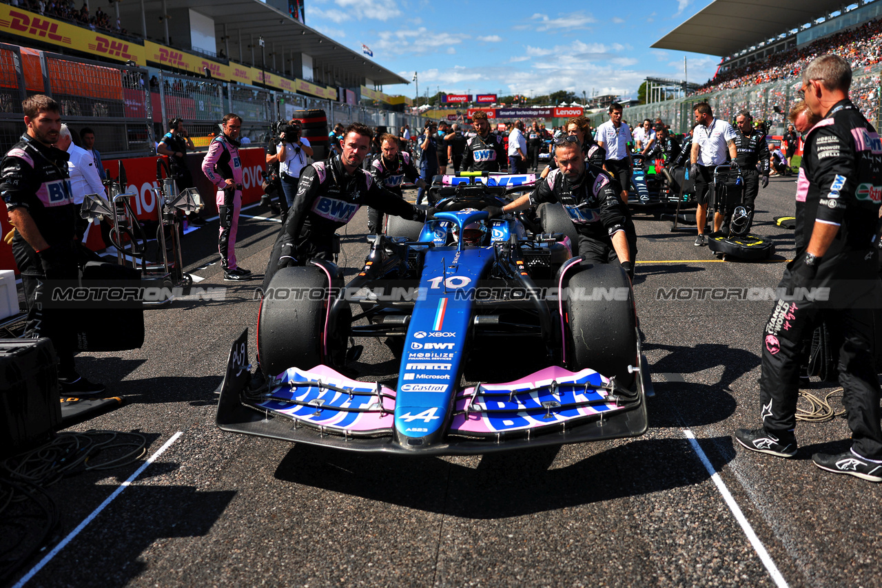GP GIAPPONE, Pierre Gasly (FRA) Alpine F1 Team A523 on the grid.

24.09.2023. Formula 1 World Championship, Rd 17, Japanese Grand Prix, Suzuka, Japan, Gara Day.

- www.xpbimages.com, EMail: requests@xpbimages.com © Copyright: Charniaux / XPB Images