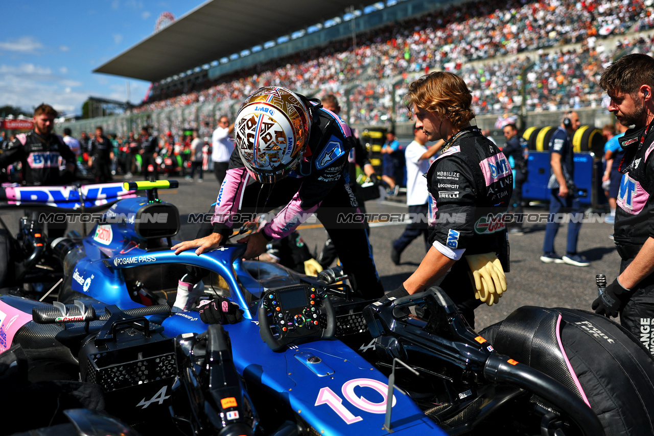 GP GIAPPONE, Pierre Gasly (FRA) Alpine F1 Team A523 on the grid.

24.09.2023. Formula 1 World Championship, Rd 17, Japanese Grand Prix, Suzuka, Japan, Gara Day.

- www.xpbimages.com, EMail: requests@xpbimages.com © Copyright: Charniaux / XPB Images