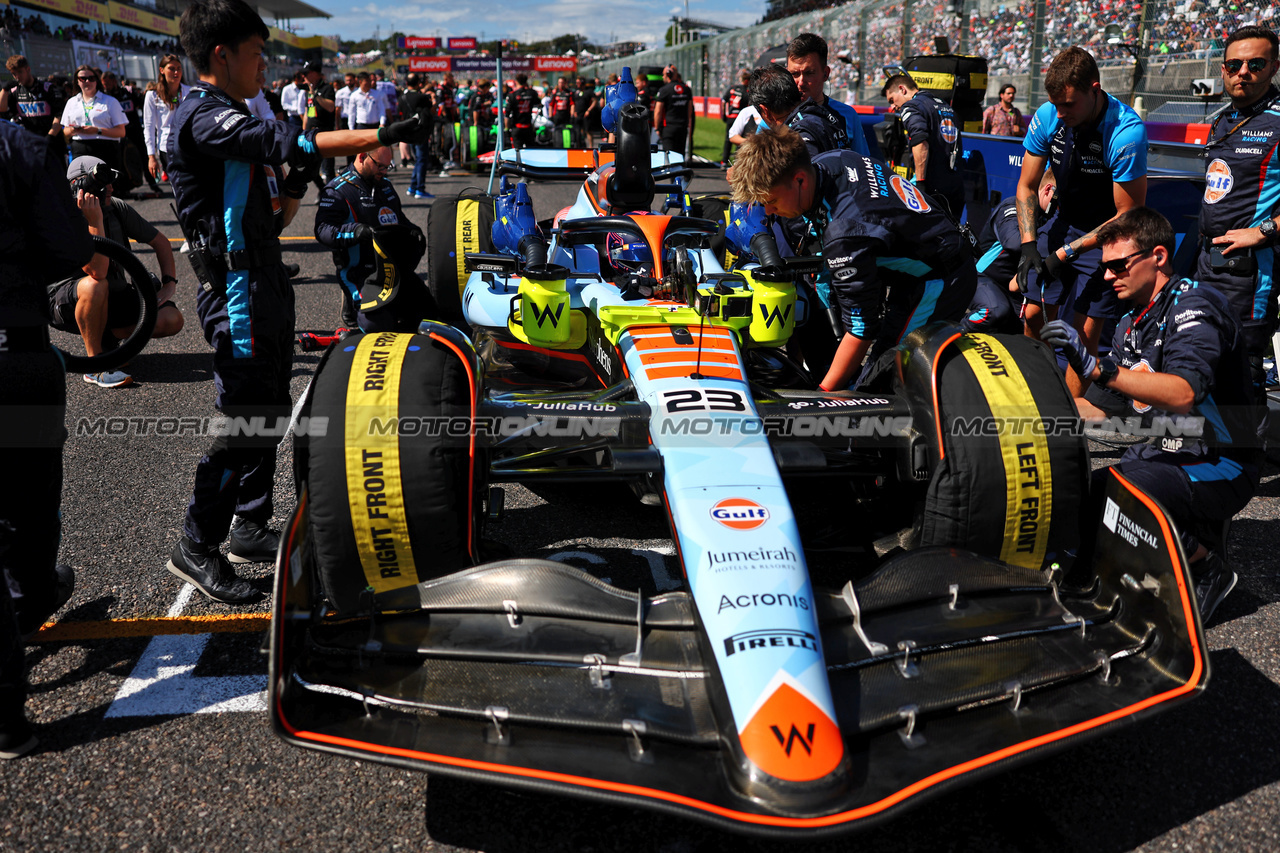 GP GIAPPONE, Alexander Albon (THA) Williams Racing FW45 on the grid.

24.09.2023. Formula 1 World Championship, Rd 17, Japanese Grand Prix, Suzuka, Japan, Gara Day.

- www.xpbimages.com, EMail: requests@xpbimages.com © Copyright: Charniaux / XPB Images