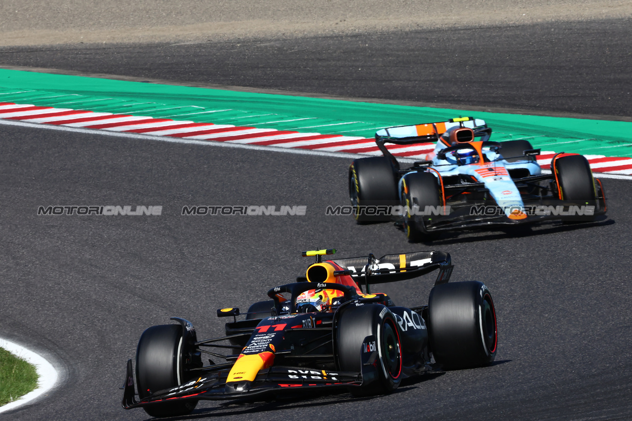 GP GIAPPONE, Sergio Perez (MEX) Red Bull Racing RB19.

24.09.2023. Formula 1 World Championship, Rd 17, Japanese Grand Prix, Suzuka, Japan, Gara Day.

- www.xpbimages.com, EMail: requests@xpbimages.com © Copyright: Charniaux / XPB Images