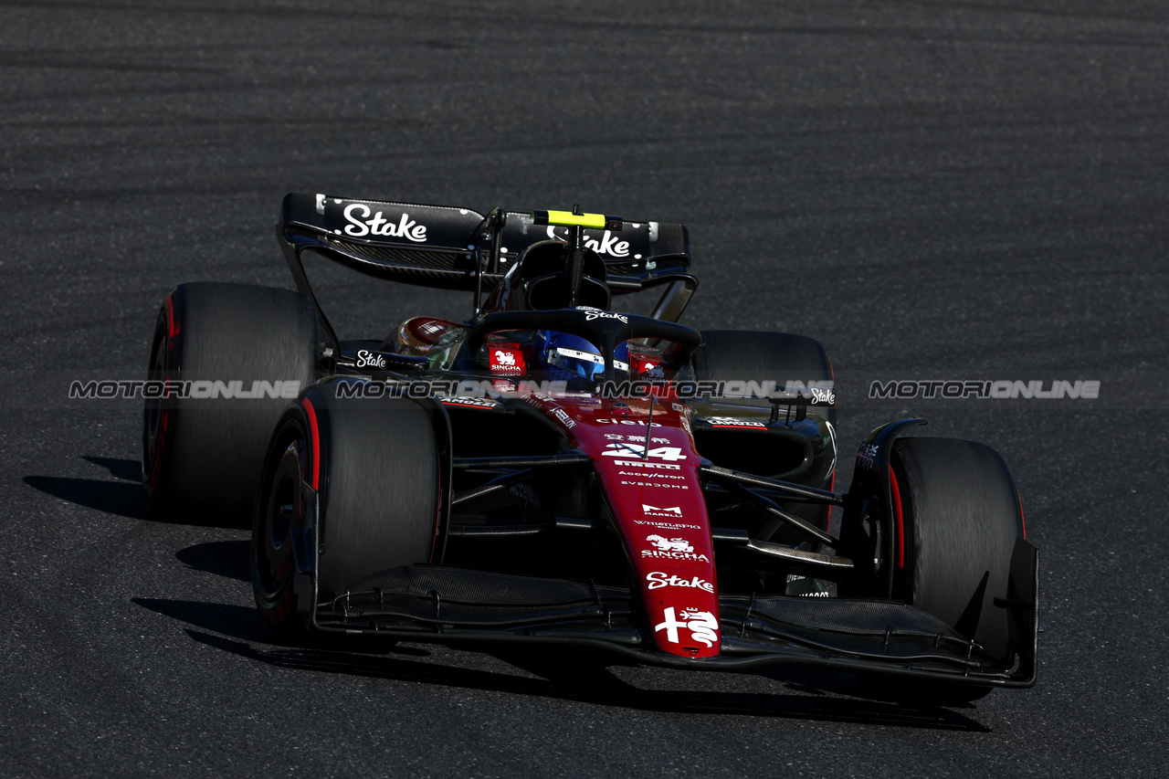 GP GIAPPONE, Zhou Guanyu (CHN) Alfa Romeo F1 Team C43.

24.09.2023. Formula 1 World Championship, Rd 17, Japanese Grand Prix, Suzuka, Japan, Gara Day.

 - www.xpbimages.com, EMail: requests@xpbimages.com © Copyright: Coates / XPB Images
