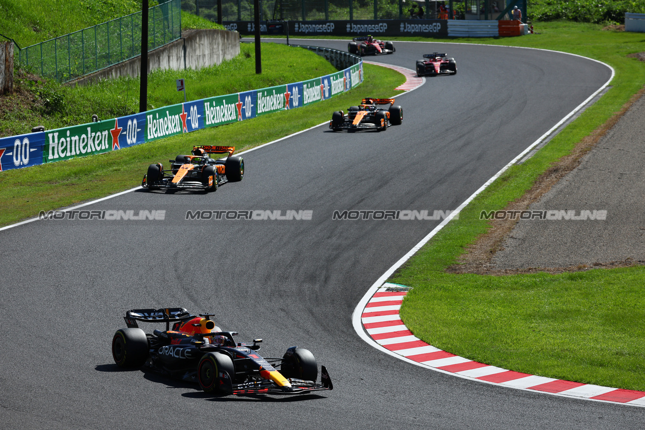 GP GIAPPONE, Max Verstappen (NLD) Red Bull Racing RB19.

24.09.2023. Formula 1 World Championship, Rd 17, Japanese Grand Prix, Suzuka, Japan, Gara Day.

 - www.xpbimages.com, EMail: requests@xpbimages.com © Copyright: Coates / XPB Images