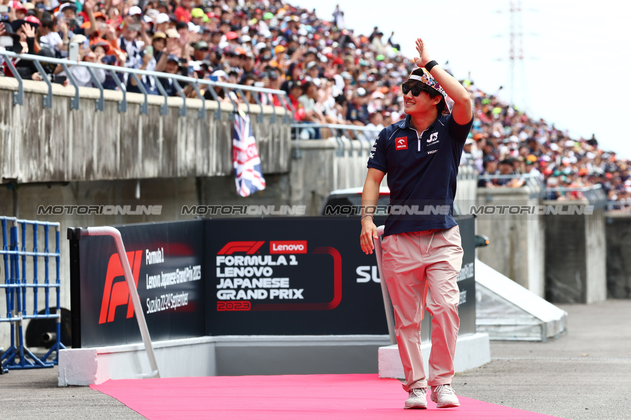 GP GIAPPONE, Yuki Tsunoda (JPN) AlphaTauri on the drivers' parade.

24.09.2023. Formula 1 World Championship, Rd 17, Japanese Grand Prix, Suzuka, Japan, Gara Day.

 - www.xpbimages.com, EMail: requests@xpbimages.com © Copyright: Coates / XPB Images