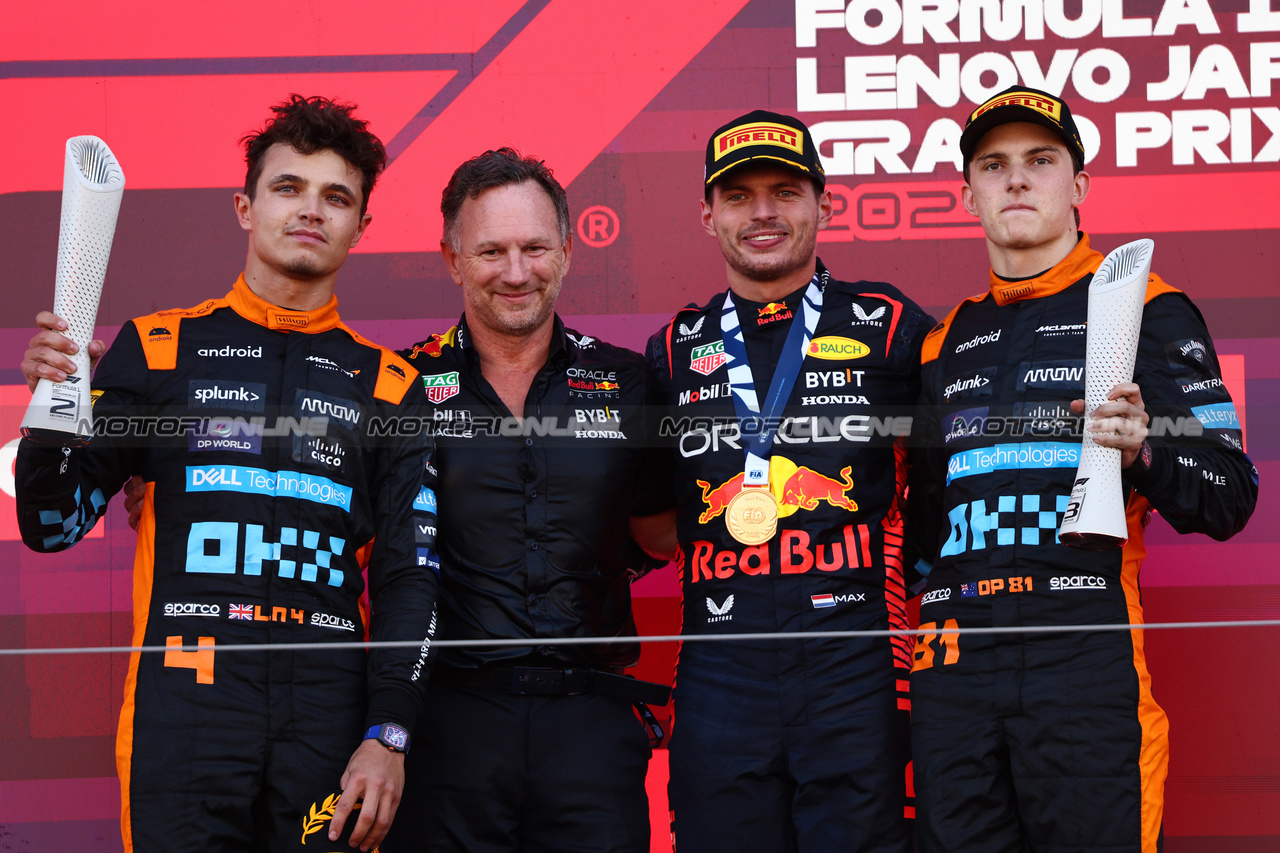 GP GIAPPONE, 1st place Max Verstappen (NLD) Red Bull Racing RB19, 2nd place Lando Norris (GBR) McLaren, 3rd place Oscar Piastri (AUS) McLaren with Christian Horner (GBR) Red Bull Racing Team Principal.
24.09.2023. Formula 1 World Championship, Rd 17, Japanese Grand Prix, Suzuka, Japan, Gara Day.
- www.xpbimages.com, EMail: requests@xpbimages.com © Copyright: Batchelor / XPB Images