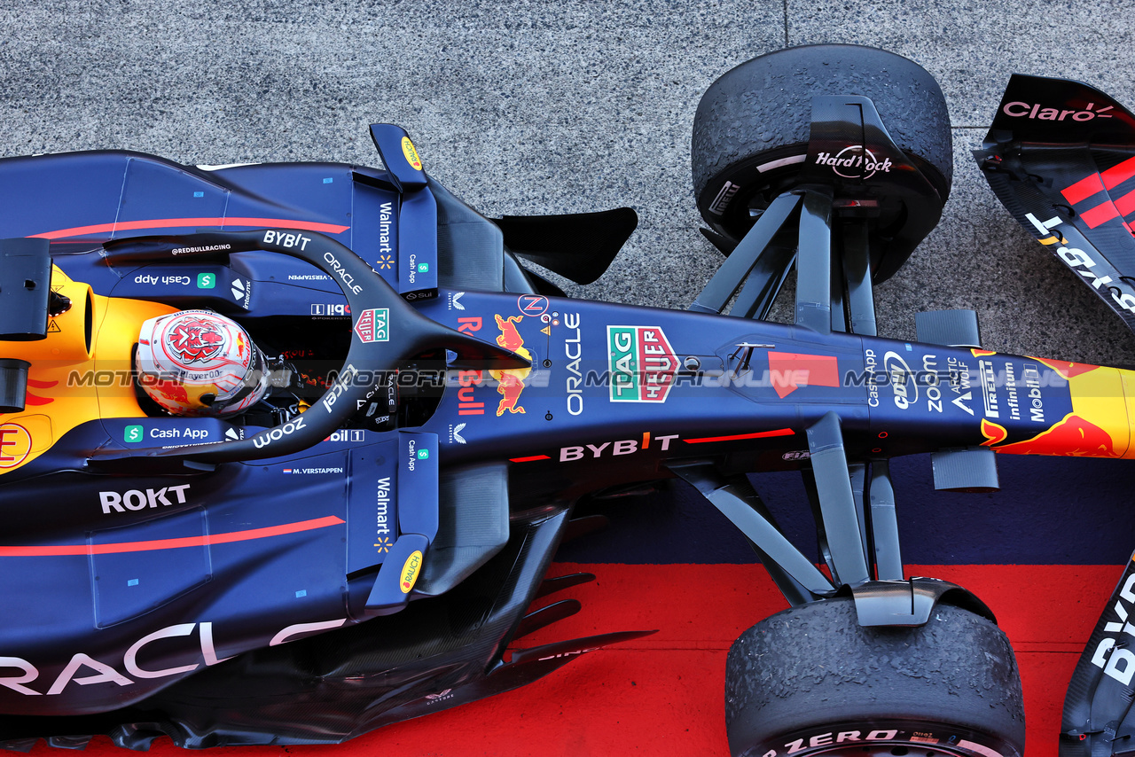 GP GIAPPONE, Gara winner Max Verstappen (NLD) Red Bull Racing RB19 in parc ferme.

24.09.2023. Formula 1 World Championship, Rd 17, Japanese Grand Prix, Suzuka, Japan, Gara Day.

- www.xpbimages.com, EMail: requests@xpbimages.com © Copyright: Moy / XPB Images