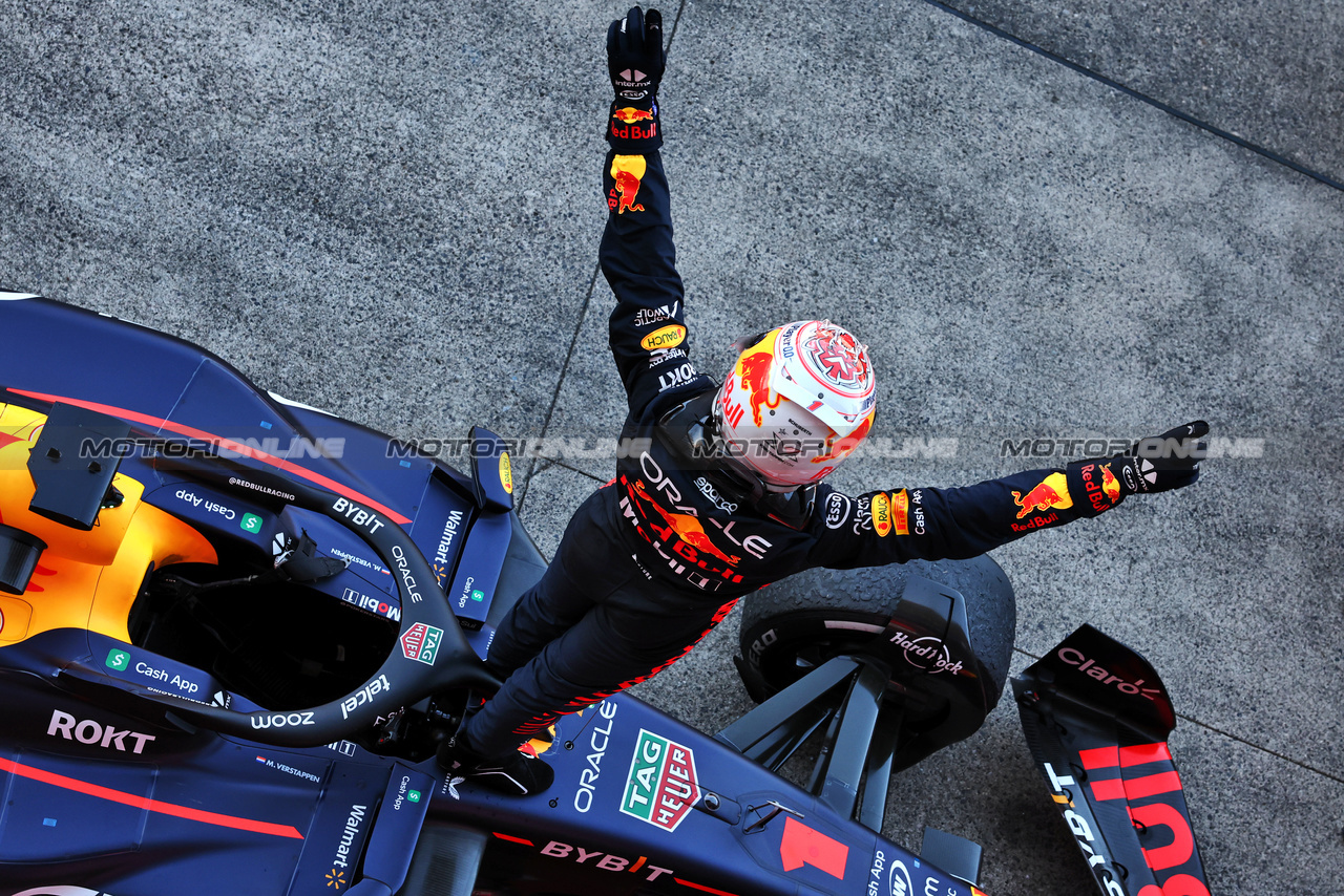 GP GIAPPONE, Gara winner Max Verstappen (NLD) Red Bull Racing RB19 celebrates in parc ferme.

24.09.2023. Formula 1 World Championship, Rd 17, Japanese Grand Prix, Suzuka, Japan, Gara Day.

- www.xpbimages.com, EMail: requests@xpbimages.com © Copyright: Moy / XPB Images