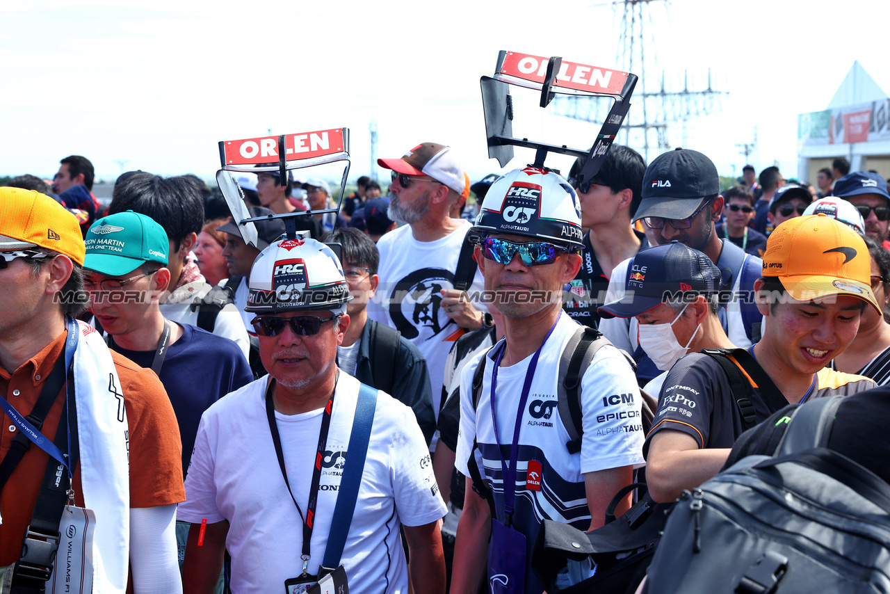 GP GIAPPONE, Circuit Atmosfera - AlphaTauri fans.

24.09.2023. Formula 1 World Championship, Rd 17, Japanese Grand Prix, Suzuka, Japan, Gara Day.

 - www.xpbimages.com, EMail: requests@xpbimages.com © Copyright: Coates / XPB Images