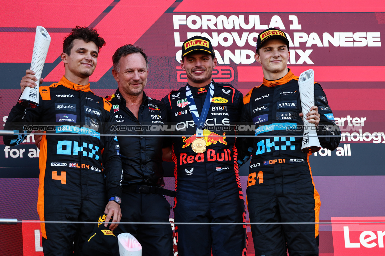 GP GIAPPONE, Lando Norris (GBR), McLaren F1 Team Christian Horner (GBR), Red Bull Racing Team Principal  Oscar Piastri (AUS), McLaren Max Verstappen (NLD), Red Bull Racing 
24.09.2023. Formula 1 World Championship, Rd 17, Japanese Grand Prix, Suzuka, Japan, Gara Day.
- www.xpbimages.com, EMail: requests@xpbimages.com © Copyright: Charniaux / XPB Images