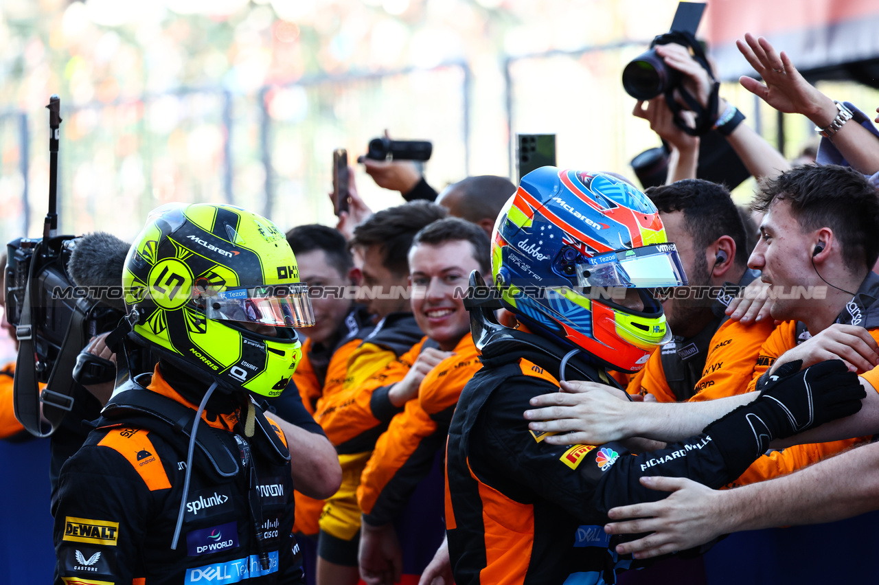 GP GIAPPONE, Oscar Piastri (AUS), McLaren Lando Norris (GBR), McLaren F1 Team 
24.09.2023. Formula 1 World Championship, Rd 17, Japanese Grand Prix, Suzuka, Japan, Gara Day.
- www.xpbimages.com, EMail: requests@xpbimages.com © Copyright: Charniaux / XPB Images