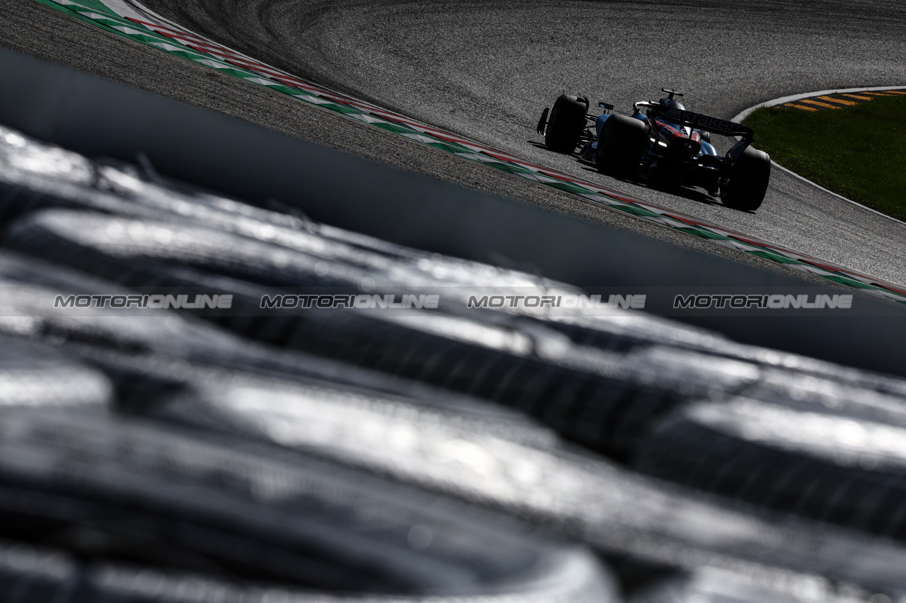 GP GIAPPONE, Alex Albon (THA), Williams F1 Team 
24.09.2023. Formula 1 World Championship, Rd 17, Japanese Grand Prix, Suzuka, Japan, Gara Day.
- www.xpbimages.com, EMail: requests@xpbimages.com © Copyright: Charniaux / XPB Images