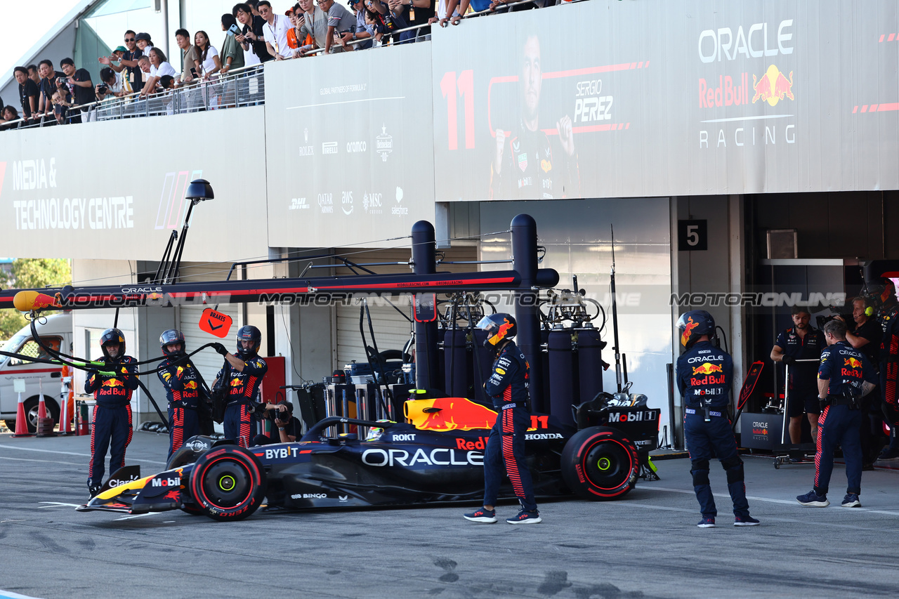GP GIAPPONE, Sergio Perez (MEX) Red Bull Racing RB19 goes back out on the track for the2nd time.
24.09.2023. Formula 1 World Championship, Rd 17, Japanese Grand Prix, Suzuka, Japan, Gara Day.
- www.xpbimages.com, EMail: requests@xpbimages.com © Copyright: Batchelor / XPB Images