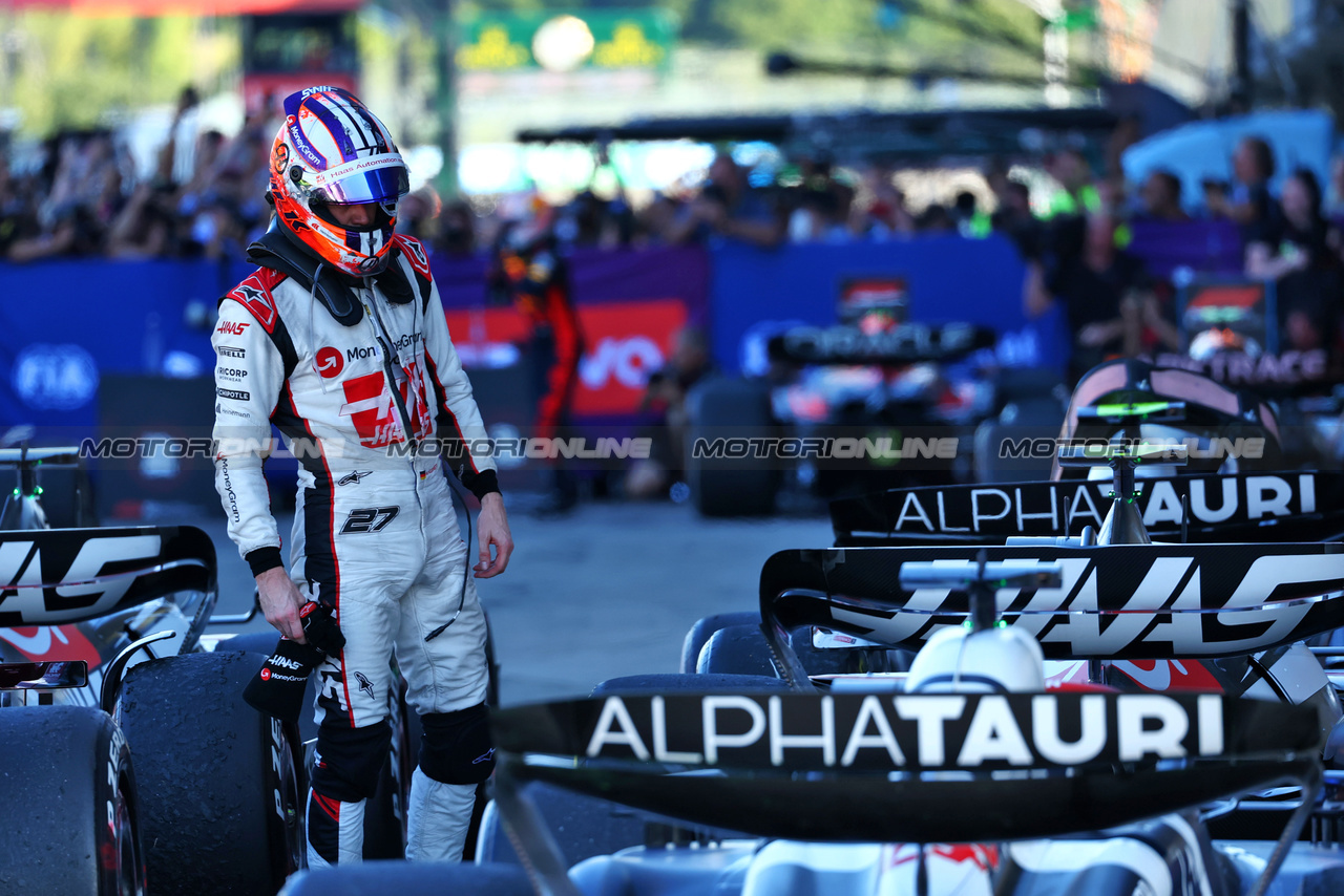GP GIAPPONE, Nico Hulkenberg (GER) Haas F1 Team in parc ferme.

24.09.2023. Formula 1 World Championship, Rd 17, Japanese Grand Prix, Suzuka, Japan, Gara Day.

 - www.xpbimages.com, EMail: requests@xpbimages.com © Copyright: Coates / XPB Images