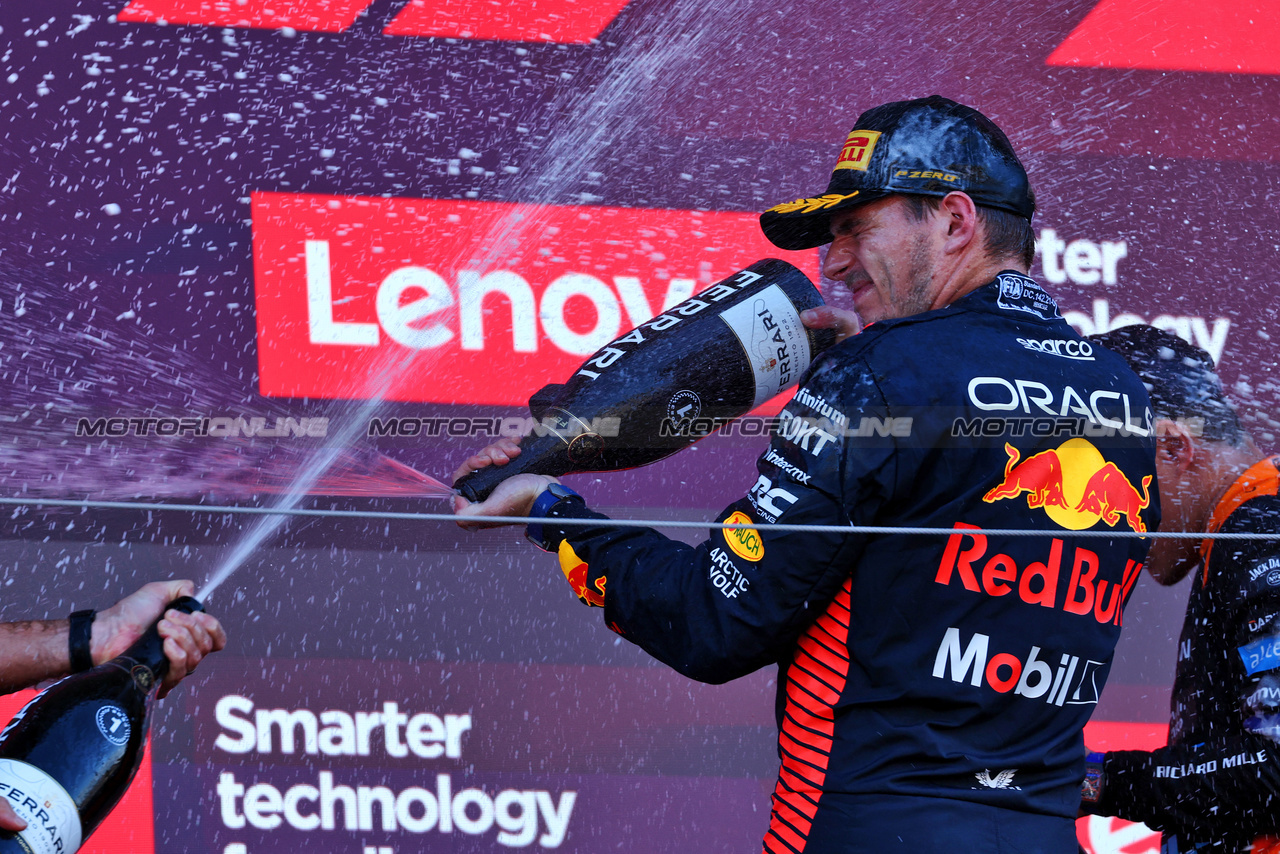 GP GIAPPONE, Gara winner Max Verstappen (NLD) Red Bull Racing celebrates on the podium.

24.09.2023. Formula 1 World Championship, Rd 17, Japanese Grand Prix, Suzuka, Japan, Gara Day.

 - www.xpbimages.com, EMail: requests@xpbimages.com © Copyright: Coates / XPB Images