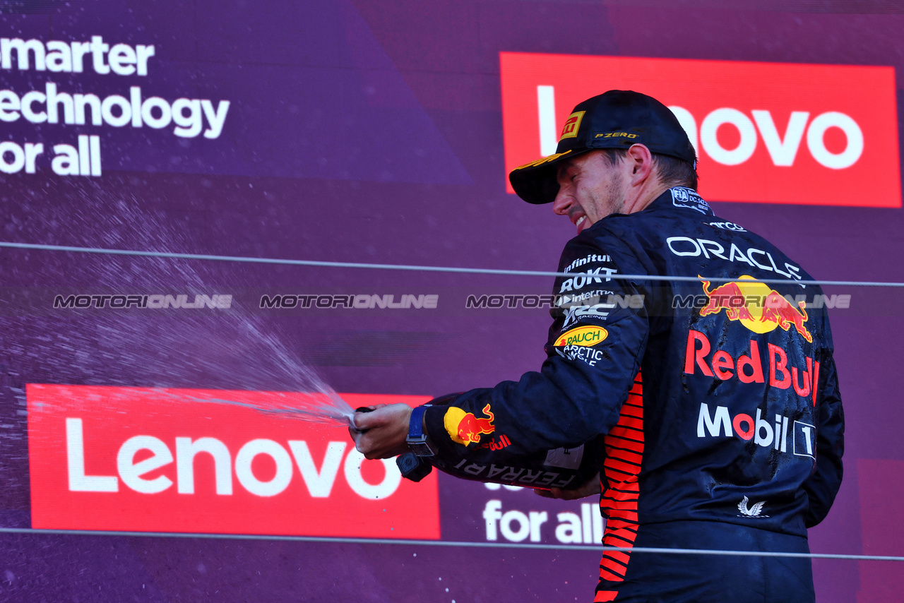 GP GIAPPONE, Gara winner Max Verstappen (NLD) Red Bull Racing celebrates on the podium.

24.09.2023. Formula 1 World Championship, Rd 17, Japanese Grand Prix, Suzuka, Japan, Gara Day.

 - www.xpbimages.com, EMail: requests@xpbimages.com © Copyright: Coates / XPB Images