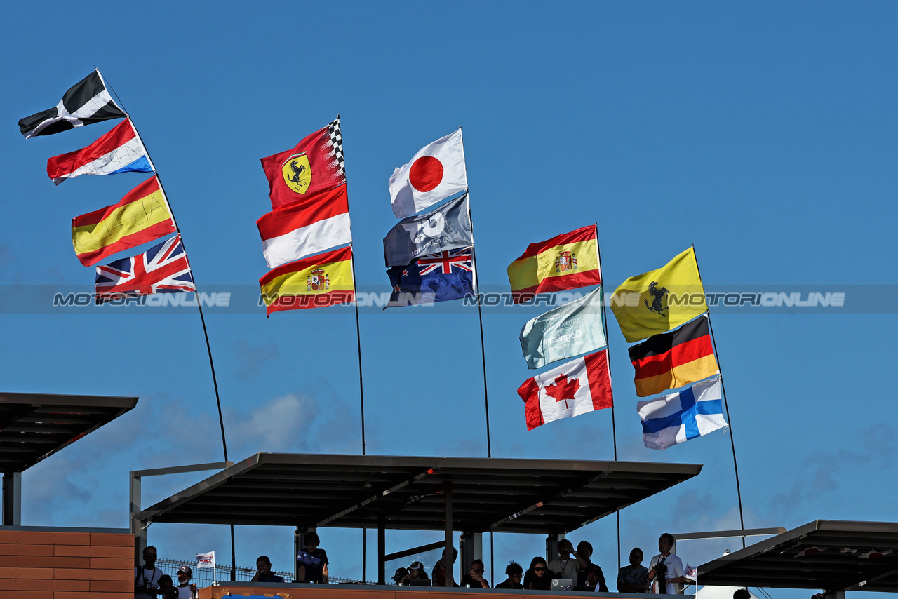 GP GIAPPONE, Circuit Atmosfera - flags of many countries.

24.09.2023. Formula 1 World Championship, Rd 17, Japanese Grand Prix, Suzuka, Japan, Gara Day.

- www.xpbimages.com, EMail: requests@xpbimages.com © Copyright: Moy / XPB Images