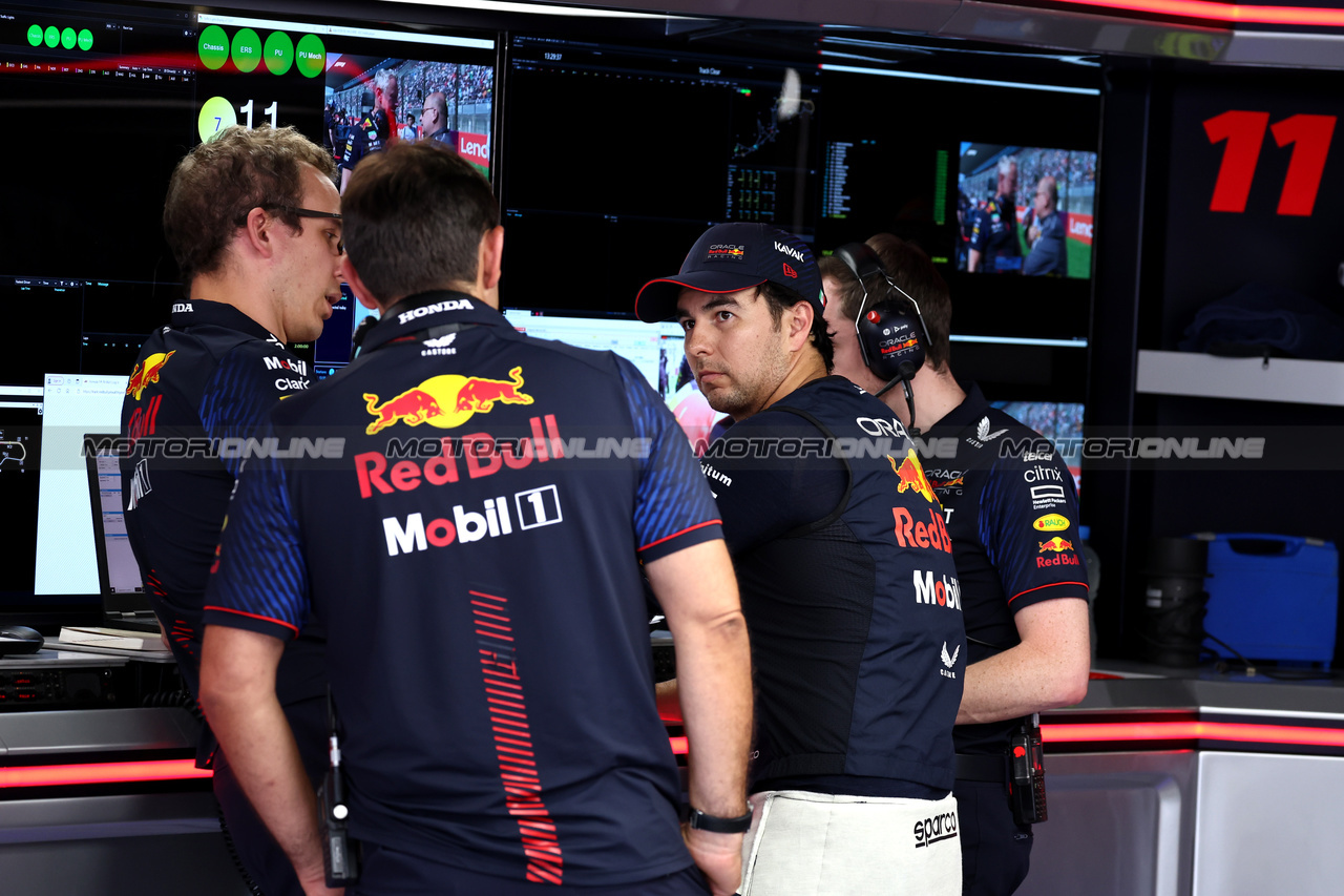 GP GIAPPONE, Sergio Perez (MEX) Red Bull Racing.

24.09.2023. Formula 1 World Championship, Rd 17, Japanese Grand Prix, Suzuka, Japan, Gara Day.

- www.xpbimages.com, EMail: requests@xpbimages.com © Copyright: Moy / XPB Images