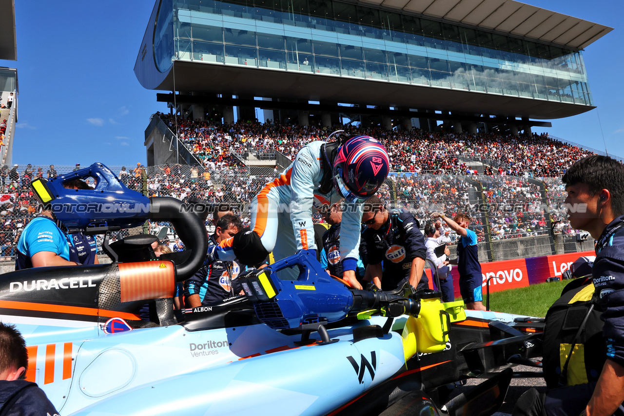 GP GIAPPONE, Alexander Albon (THA) Williams Racing FW45 on the grid.

24.09.2023. Formula 1 World Championship, Rd 17, Japanese Grand Prix, Suzuka, Japan, Gara Day.

- www.xpbimages.com, EMail: requests@xpbimages.com © Copyright: Batchelor / XPB Images