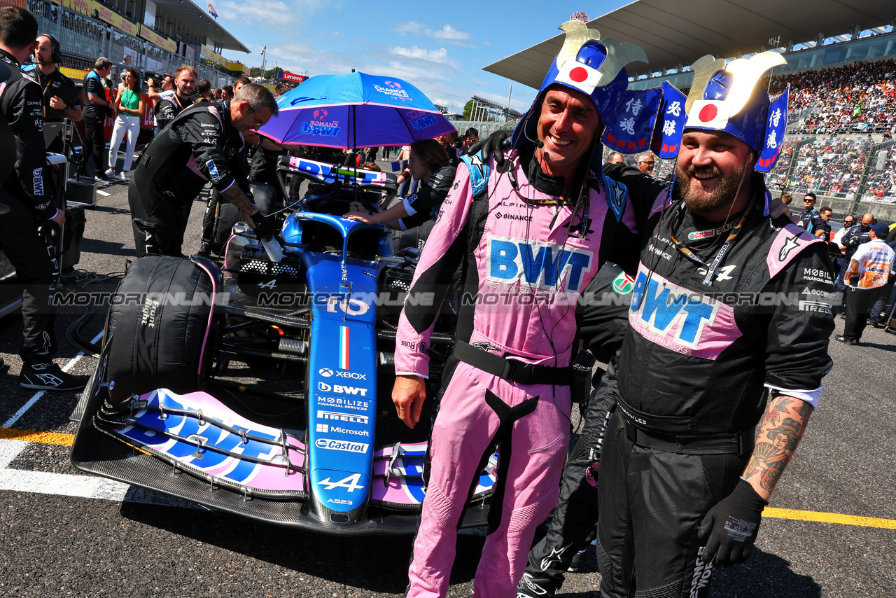 GP GIAPPONE, Alpine F1 Team on the grid.

24.09.2023. Formula 1 World Championship, Rd 17, Japanese Grand Prix, Suzuka, Japan, Gara Day.

- www.xpbimages.com, EMail: requests@xpbimages.com © Copyright: Batchelor / XPB Images