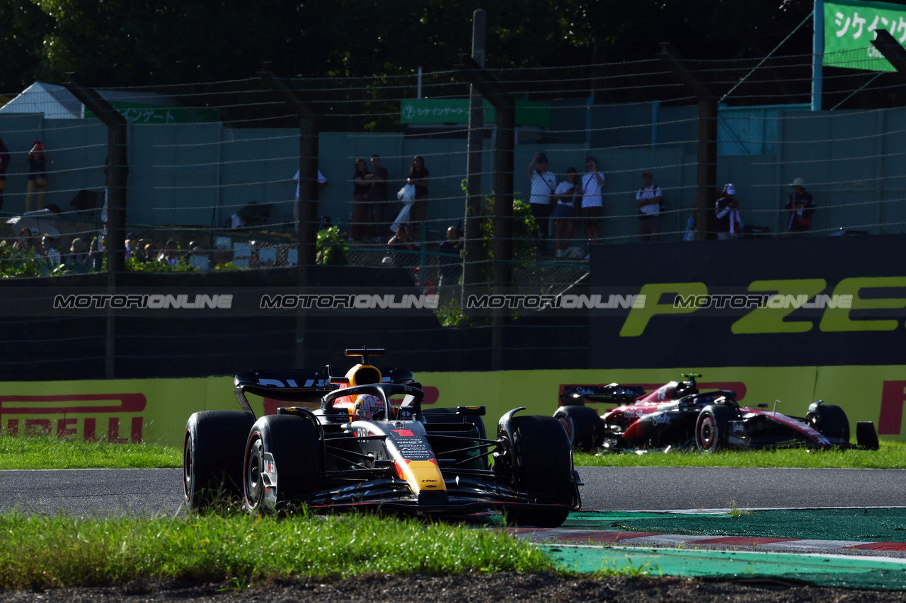 GP GIAPPONE, Max Verstappen (NLD) Red Bull Racing RB19.

24.09.2023. Formula 1 World Championship, Rd 17, Japanese Grand Prix, Suzuka, Japan, Gara Day.

 - www.xpbimages.com, EMail: requests@xpbimages.com © Copyright: Coates / XPB Images