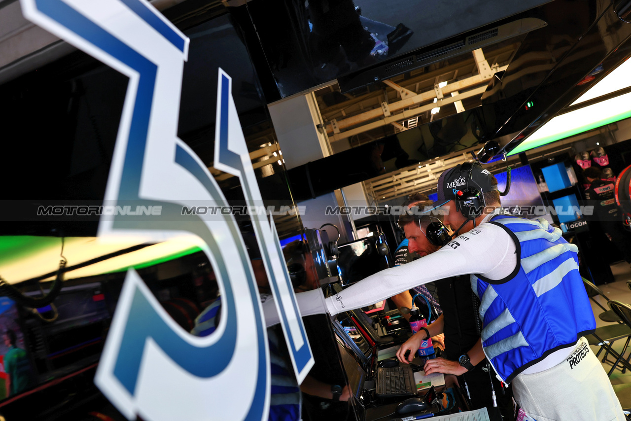 GP GIAPPONE, Esteban Ocon (FRA) Alpine F1 Team.

24.09.2023. Formula 1 World Championship, Rd 17, Japanese Grand Prix, Suzuka, Japan, Gara Day.

- www.xpbimages.com, EMail: requests@xpbimages.com © Copyright: Batchelor / XPB Images