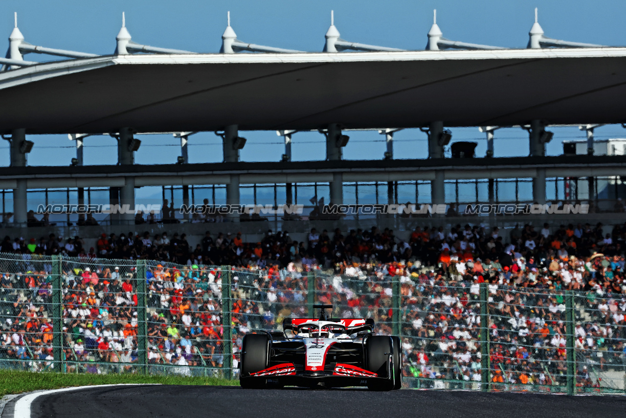 GP GIAPPONE, Kevin Magnussen (DEN) Haas VF-23.

24.09.2023. Formula 1 World Championship, Rd 17, Japanese Grand Prix, Suzuka, Japan, Gara Day.

 - www.xpbimages.com, EMail: requests@xpbimages.com © Copyright: Coates / XPB Images