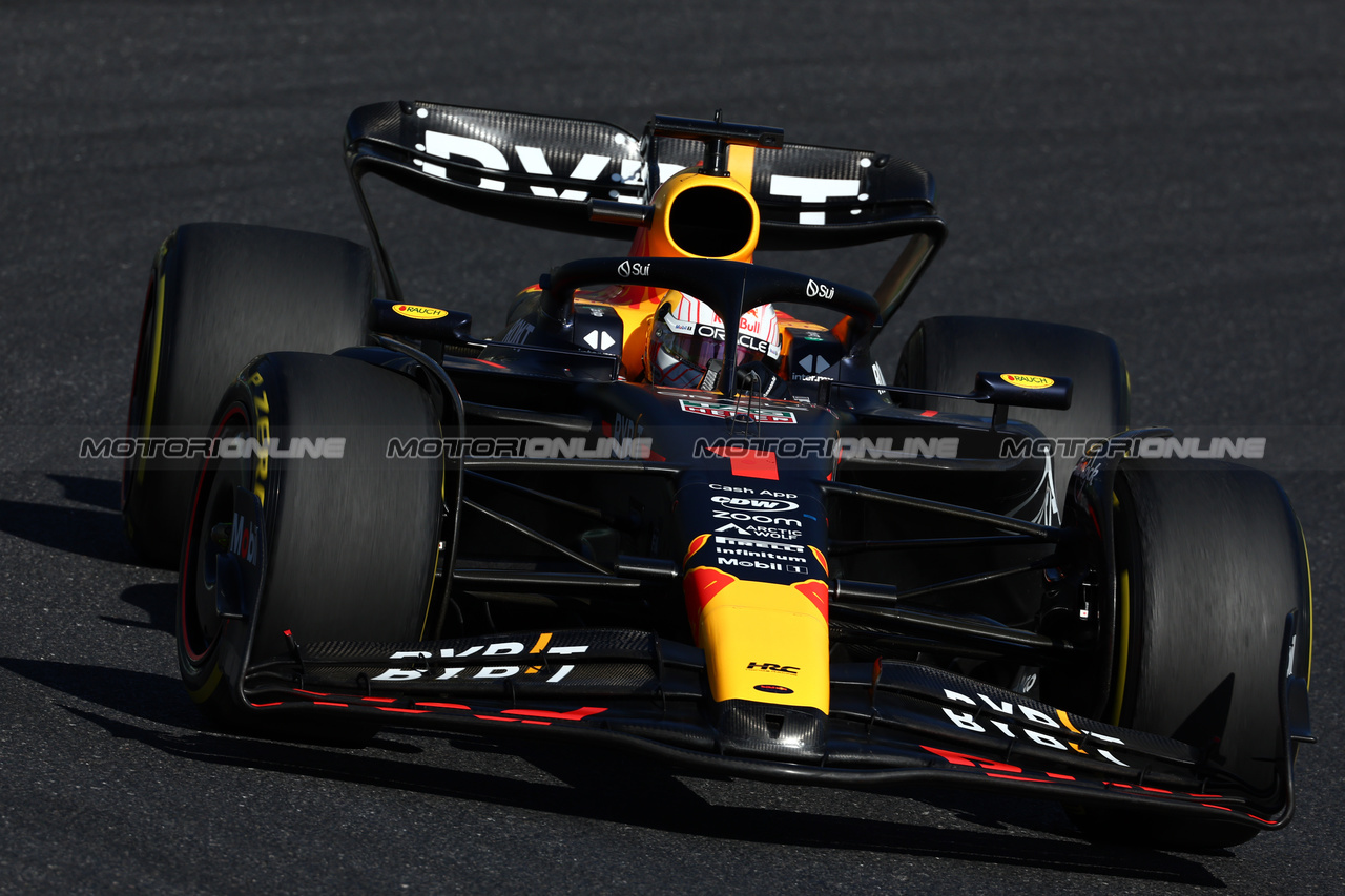 GP GIAPPONE, Max Verstappen (NLD) Red Bull Racing RB19.

24.09.2023. Formula 1 World Championship, Rd 17, Japanese Grand Prix, Suzuka, Japan, Gara Day.

 - www.xpbimages.com, EMail: requests@xpbimages.com © Copyright: Coates / XPB Images