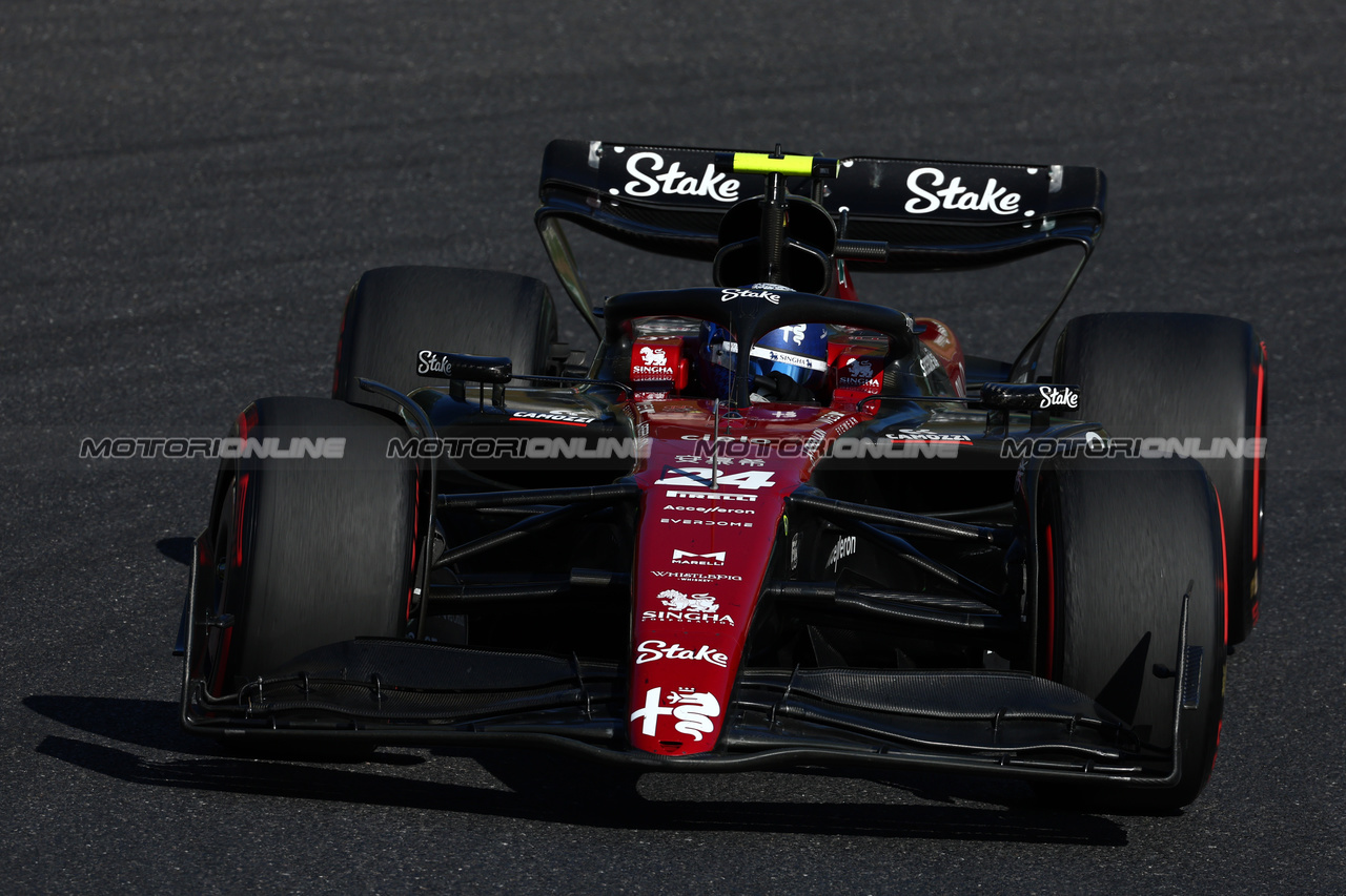 GP GIAPPONE, Zhou Guanyu (CHN) Alfa Romeo F1 Team C43.

24.09.2023. Formula 1 World Championship, Rd 17, Japanese Grand Prix, Suzuka, Japan, Gara Day.

 - www.xpbimages.com, EMail: requests@xpbimages.com © Copyright: Coates / XPB Images