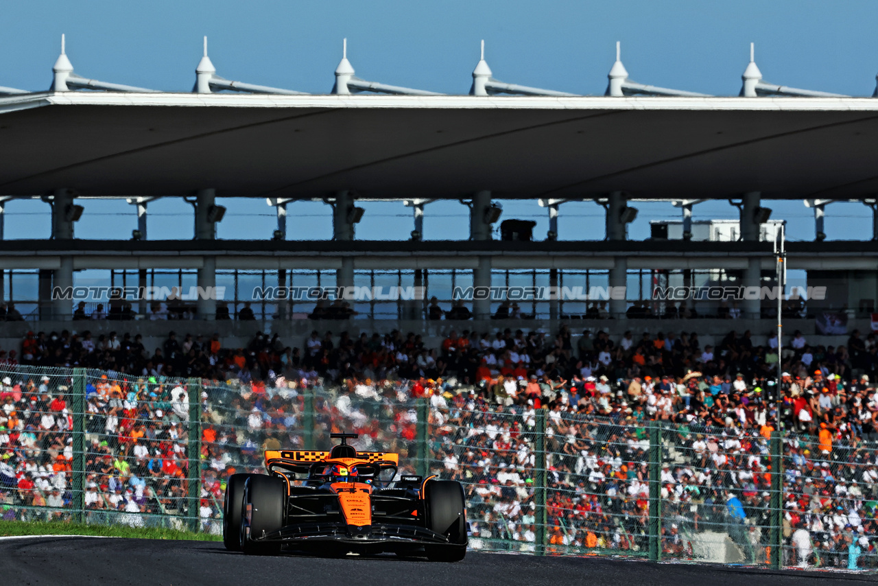 GP GIAPPONE, Oscar Piastri (AUS) McLaren MCL60.

24.09.2023. Formula 1 World Championship, Rd 17, Japanese Grand Prix, Suzuka, Japan, Gara Day.

 - www.xpbimages.com, EMail: requests@xpbimages.com © Copyright: Coates / XPB Images