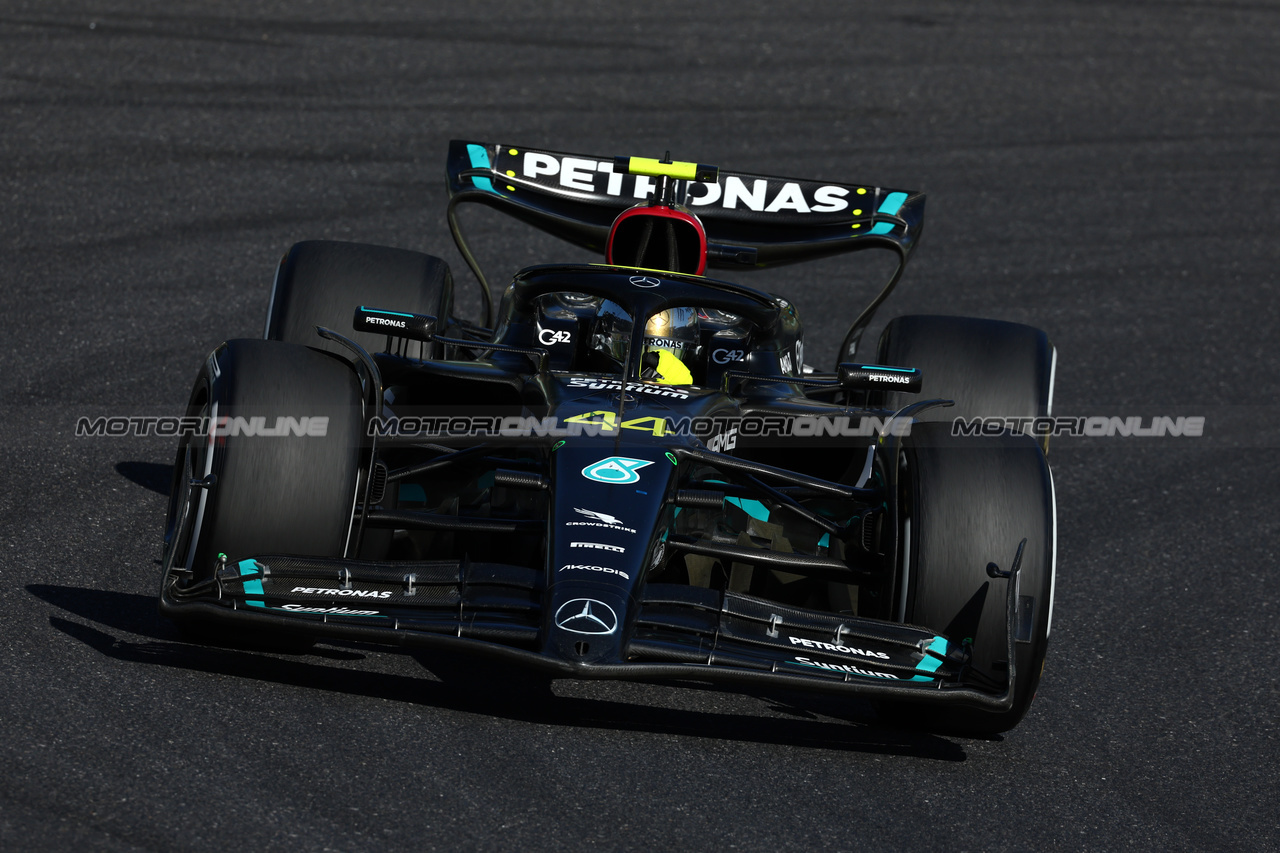 GP GIAPPONE, Lewis Hamilton (GBR) Mercedes AMG F1 W14.

24.09.2023. Formula 1 World Championship, Rd 17, Japanese Grand Prix, Suzuka, Japan, Gara Day.

 - www.xpbimages.com, EMail: requests@xpbimages.com © Copyright: Coates / XPB Images