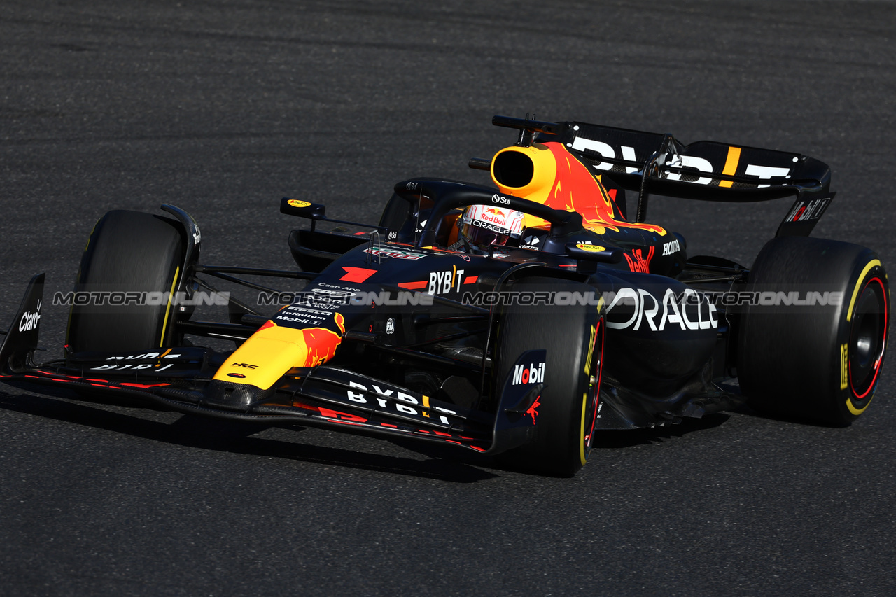 GP GIAPPONE, Max Verstappen (NLD) Red Bull Racing RB19.

24.09.2023. Formula 1 World Championship, Rd 17, Japanese Grand Prix, Suzuka, Japan, Gara Day.

 - www.xpbimages.com, EMail: requests@xpbimages.com © Copyright: Coates / XPB Images