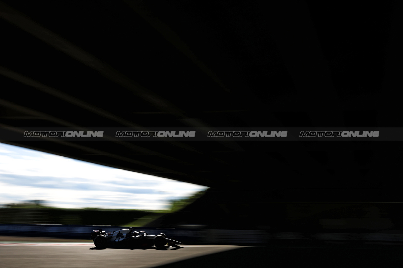 GP GIAPPONE, Liam Lawson (NZL) AlphaTauri AT04.

24.09.2023. Formula 1 World Championship, Rd 17, Japanese Grand Prix, Suzuka, Japan, Gara Day.

 - www.xpbimages.com, EMail: requests@xpbimages.com © Copyright: Coates / XPB Images
