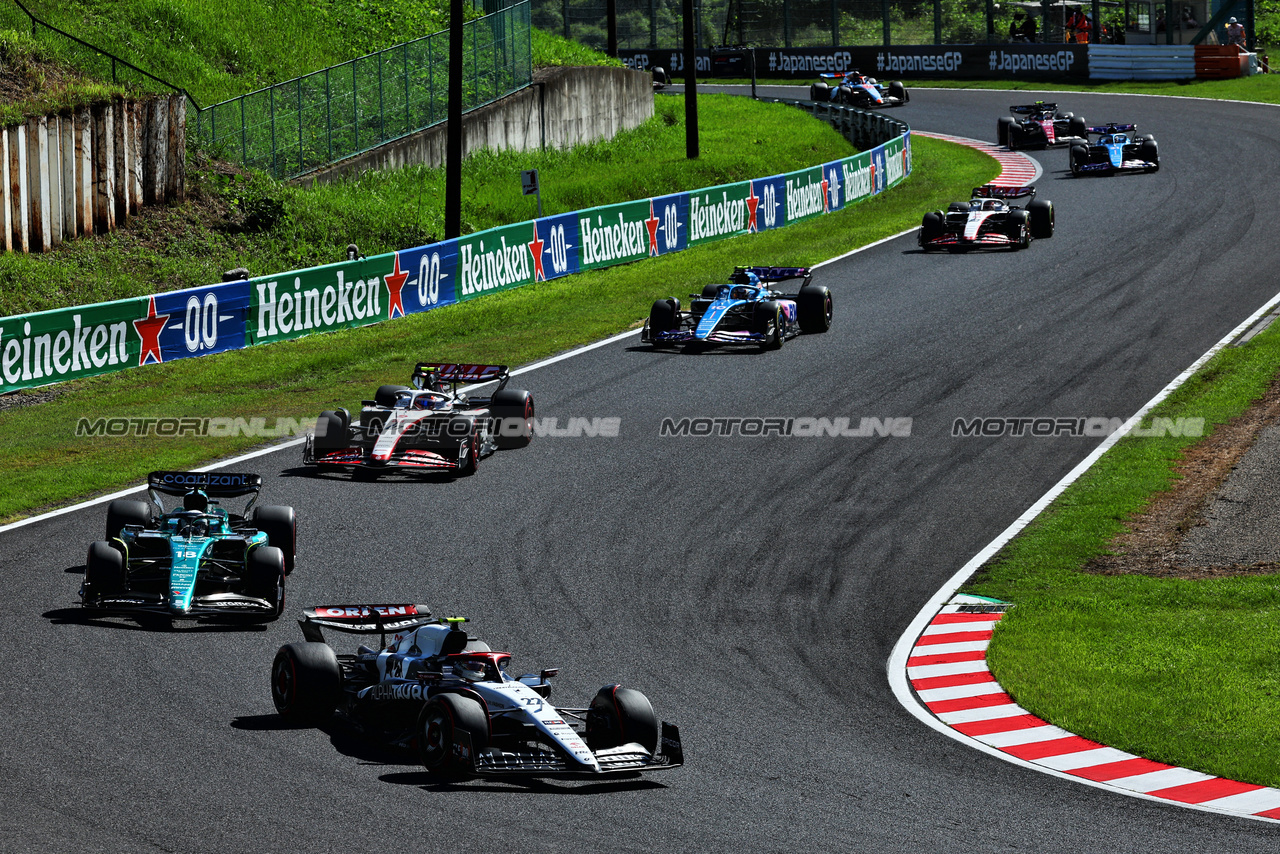 GP GIAPPONE, Yuki Tsunoda (JPN) AlphaTauri AT04.

24.09.2023. Formula 1 World Championship, Rd 17, Japanese Grand Prix, Suzuka, Japan, Gara Day.

 - www.xpbimages.com, EMail: requests@xpbimages.com © Copyright: Coates / XPB Images