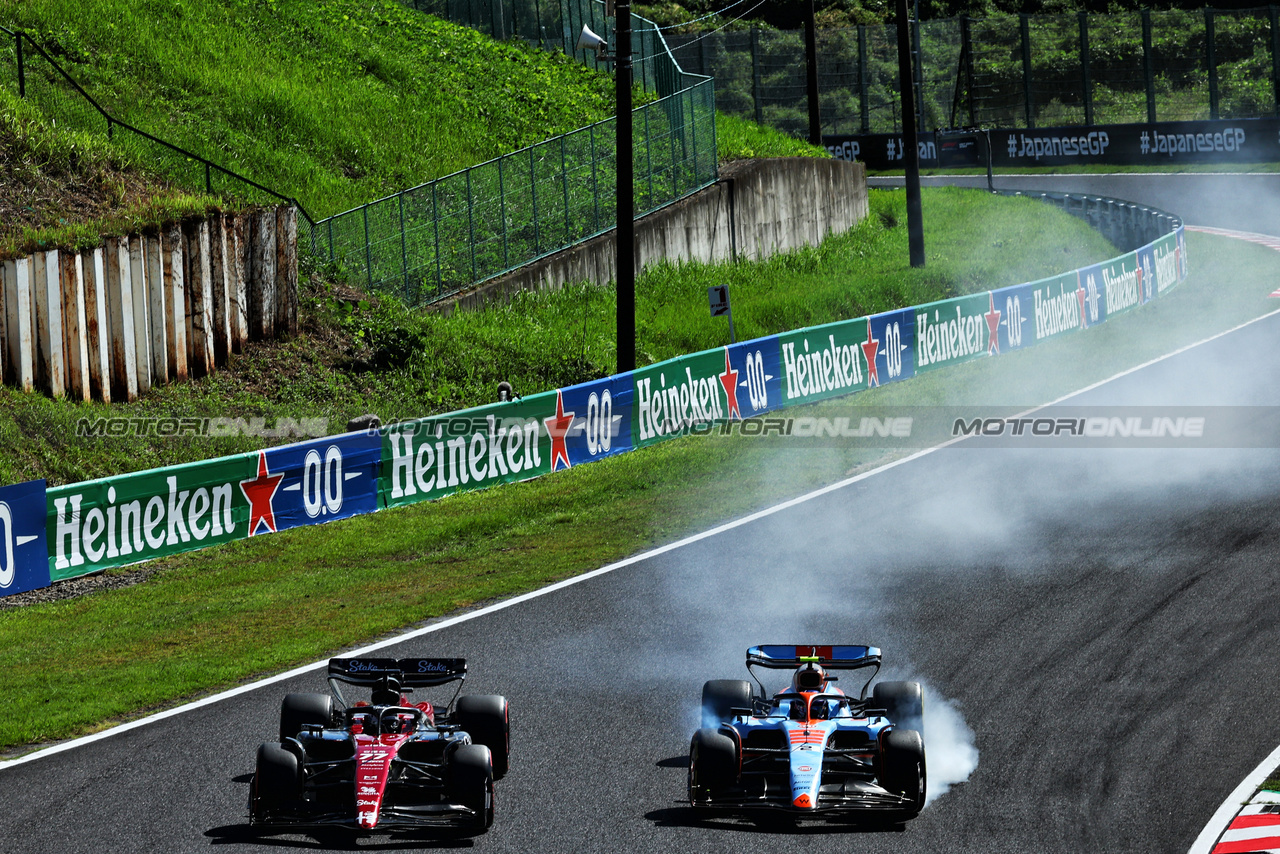 GP GIAPPONE, (L to R): Valtteri Bottas (FIN) Alfa Romeo F1 Team C43 e Logan Sargeant (USA) Williams Racing FW45 battle for position.

24.09.2023. Formula 1 World Championship, Rd 17, Japanese Grand Prix, Suzuka, Japan, Gara Day.

 - www.xpbimages.com, EMail: requests@xpbimages.com © Copyright: Coates / XPB Images