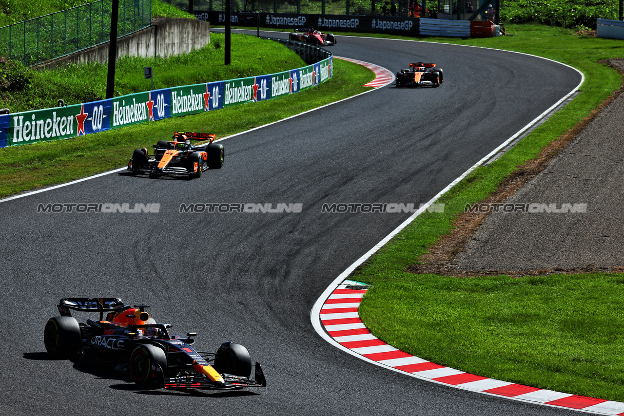 GP GIAPPONE, Max Verstappen (NLD) Red Bull Racing RB19.

24.09.2023. Formula 1 World Championship, Rd 17, Japanese Grand Prix, Suzuka, Japan, Gara Day.

 - www.xpbimages.com, EMail: requests@xpbimages.com © Copyright: Coates / XPB Images