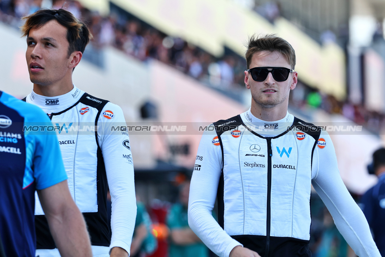 GP GIAPPONE, (L to R): Alexander Albon (THA) Williams Racing e Logan Sargeant (USA) Williams Racing on the grid.

24.09.2023. Formula 1 World Championship, Rd 17, Japanese Grand Prix, Suzuka, Japan, Gara Day.

- www.xpbimages.com, EMail: requests@xpbimages.com © Copyright: Batchelor / XPB Images