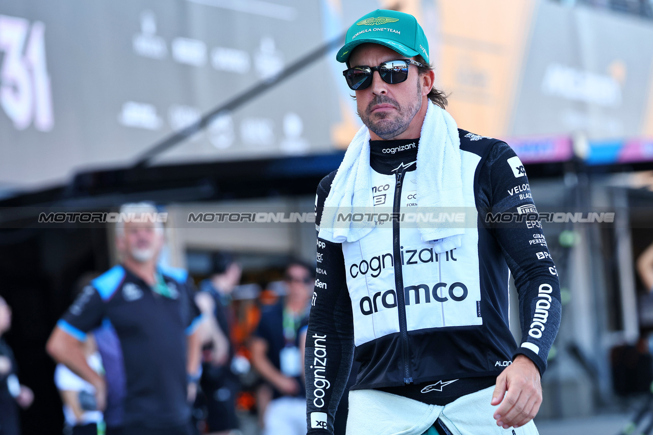 GP GIAPPONE, Fernando Alonso (ESP) Aston Martin F1 Team on the grid.

24.09.2023. Formula 1 World Championship, Rd 17, Japanese Grand Prix, Suzuka, Japan, Gara Day.

- www.xpbimages.com, EMail: requests@xpbimages.com © Copyright: Batchelor / XPB Images
