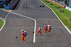 GP GIAPPONE, Marshals on track as Valtteri Bottas (FIN) Alfa Romeo F1 Team C43 approaches.
24.09.2023. Formula 1 World Championship, Rd 17, Japanese Grand Prix, Suzuka, Japan, Gara Day.
- www.xpbimages.com, EMail: requests@xpbimages.com © Copyright: Batchelor / XPB Images