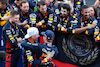 GP GIAPPONE, Gara winner Max Verstappen (NLD) Red Bull Racing celebrates winning the Constructors' Championship with the team in parc ferme.
24.09.2023. Formula 1 World Championship, Rd 17, Japanese Grand Prix, Suzuka, Japan, Gara Day.
- www.xpbimages.com, EMail: requests@xpbimages.com © Copyright: Moy / XPB Images