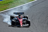 GP GIAPPONE, Valtteri Bottas (FIN) Alfa Romeo F1 Team C43 locks up under braking with damaged front wing.
24.09.2023. Formula 1 World Championship, Rd 17, Japanese Grand Prix, Suzuka, Japan, Gara Day.
 - www.xpbimages.com, EMail: requests@xpbimages.com © Copyright: Coates / XPB Images