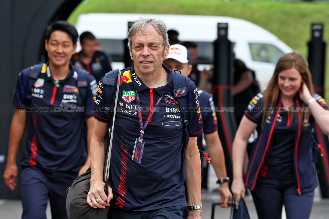 GP GIAPPONE, Mark Thompson (GBR) Red Bull Racing Photographer.

21.09.2023. Formula 1 World Championship, Rd 17, Japanese Grand Prix, Suzuka, Japan, Preparation Day.

- www.xpbimages.com, EMail: requests@xpbimages.com © Copyright: Moy / XPB Images