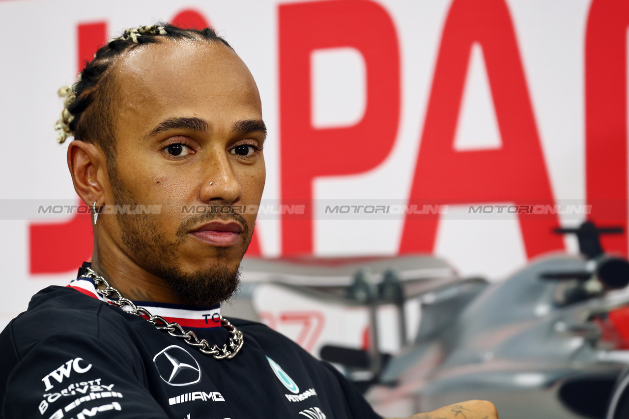 GP GIAPPONE, Lewis Hamilton (GBR) Mercedes AMG F1 in the FIA Press Conference.

21.09.2023. Formula 1 World Championship, Rd 17, Japanese Grand Prix, Suzuka, Japan, Preparation Day.

- www.xpbimages.com, EMail: requests@xpbimages.com © Copyright: Batchelor / XPB Images