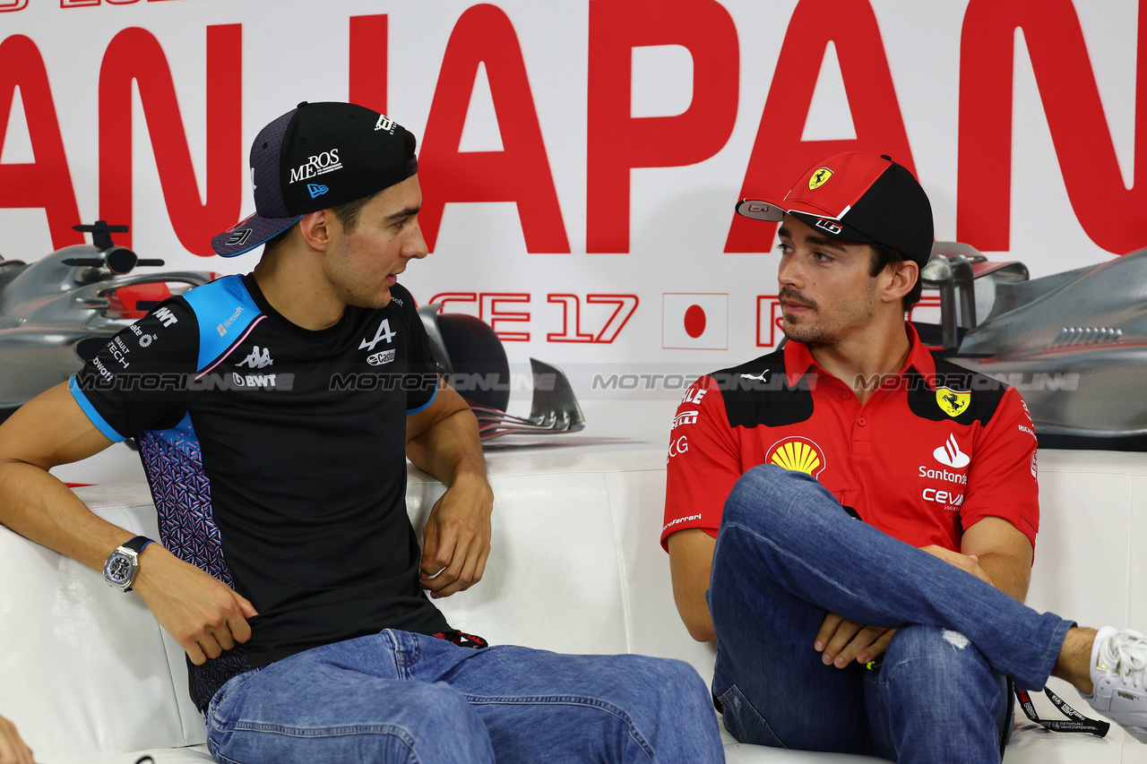 GP GIAPPONE, (L to R): Esteban Ocon (FRA) Alpine F1 Team e Charles Leclerc (MON) Ferrari in the FIA Press Conference.

21.09.2023. Formula 1 World Championship, Rd 17, Japanese Grand Prix, Suzuka, Japan, Preparation Day.

- www.xpbimages.com, EMail: requests@xpbimages.com © Copyright: Batchelor / XPB Images