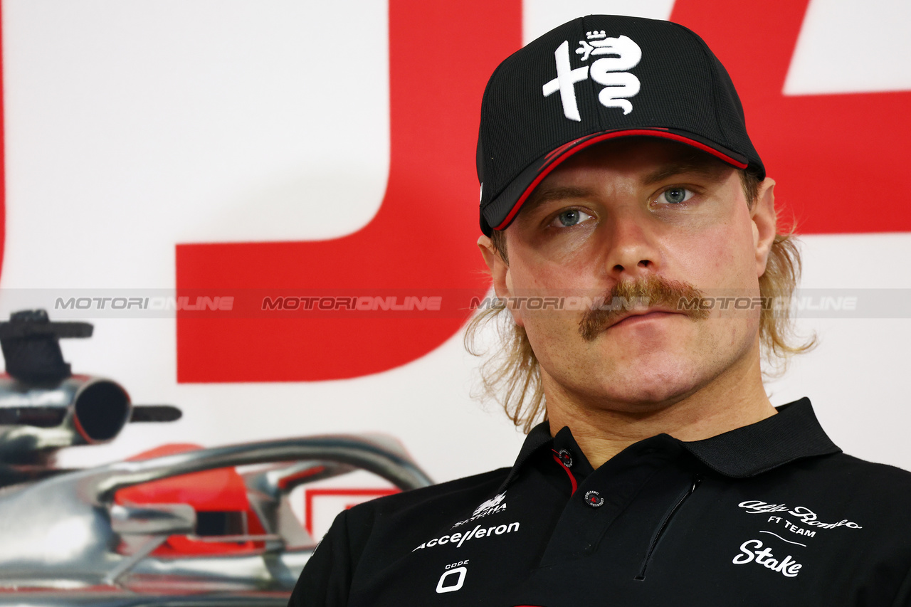 GP GIAPPONE, Valtteri Bottas (FIN) Alfa Romeo F1 Team in the FIA Press Conference.

21.09.2023. Formula 1 World Championship, Rd 17, Japanese Grand Prix, Suzuka, Japan, Preparation Day.

- www.xpbimages.com, EMail: requests@xpbimages.com © Copyright: Batchelor / XPB Images