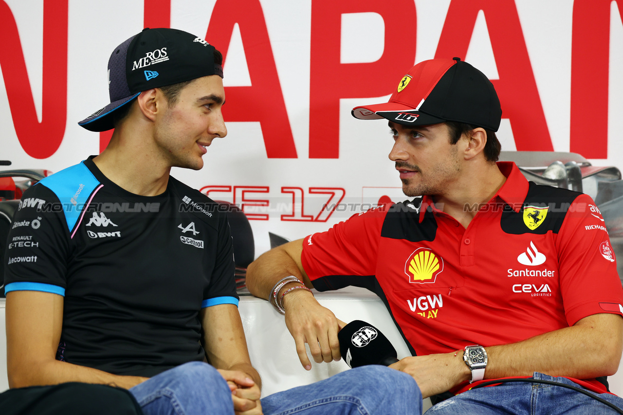 GP GIAPPONE, (L to R): Esteban Ocon (FRA) Alpine F1 Team e Charles Leclerc (MON) Ferrari in the FIA Press Conference.

21.09.2023. Formula 1 World Championship, Rd 17, Japanese Grand Prix, Suzuka, Japan, Preparation Day.

- www.xpbimages.com, EMail: requests@xpbimages.com © Copyright: Batchelor / XPB Images