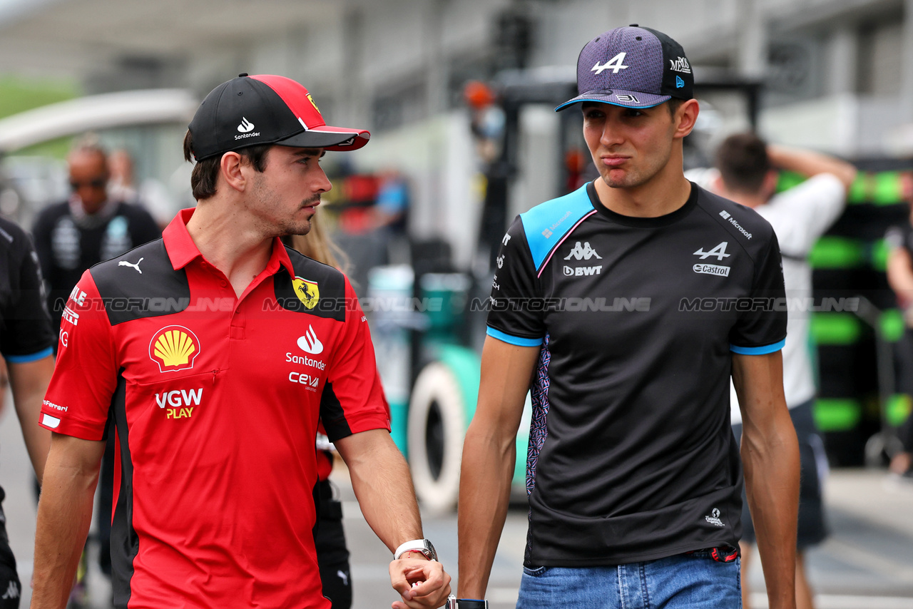 GP GIAPPONE, (L to R): Charles Leclerc (MON) Ferrari with Esteban Ocon (FRA) Alpine F1 Team.

21.09.2023. Formula 1 World Championship, Rd 17, Japanese Grand Prix, Suzuka, Japan, Preparation Day.

- www.xpbimages.com, EMail: requests@xpbimages.com © Copyright: Moy / XPB Images