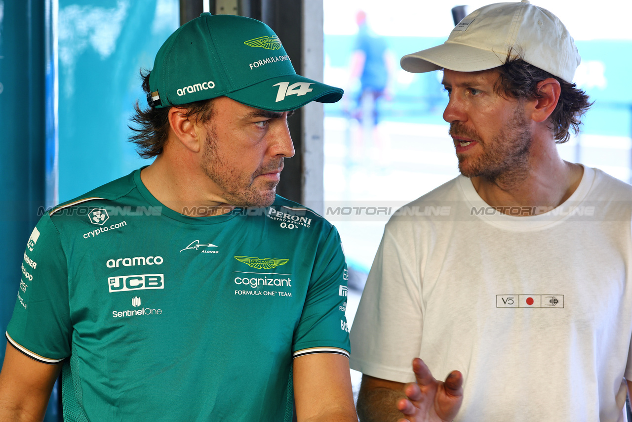 GP GIAPPONE, (L to R): Fernando Alonso (ESP) Aston Martin F1 Team with Sebastian Vettel (GER).

21.09.2023. Formula 1 World Championship, Rd 17, Japanese Grand Prix, Suzuka, Japan, Preparation Day.

 - www.xpbimages.com, EMail: requests@xpbimages.com © Copyright: Coates / XPB Images